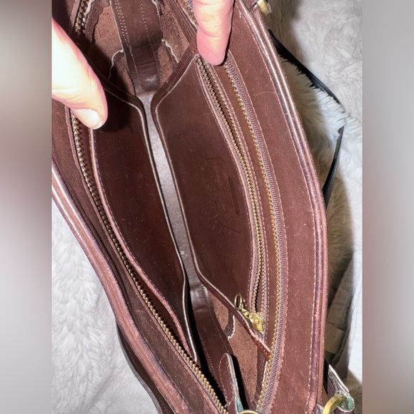 COACH purse! Vintage brown coach purse used in great condition. - Picture 7 of 11